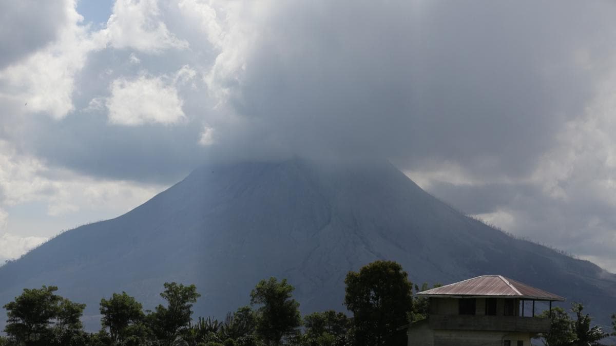 Endonezya'da Sinabung Yanarda uyars: Kl ve duman 5 bin metreye ulat