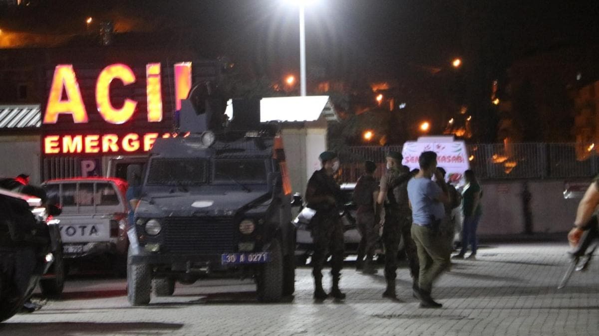 Hakkari'de zrhl polis aracnn devrilmesi sonucu 2 zel harekat polisimiz ehit oldu