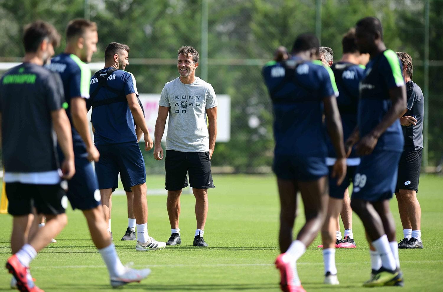 Konyaspor yeni sezon haz�rl�klar�na 4 eksikle ba�lad�