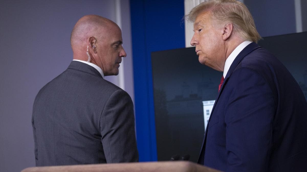 Beyaz Saray'da panik! Trump salondan karld