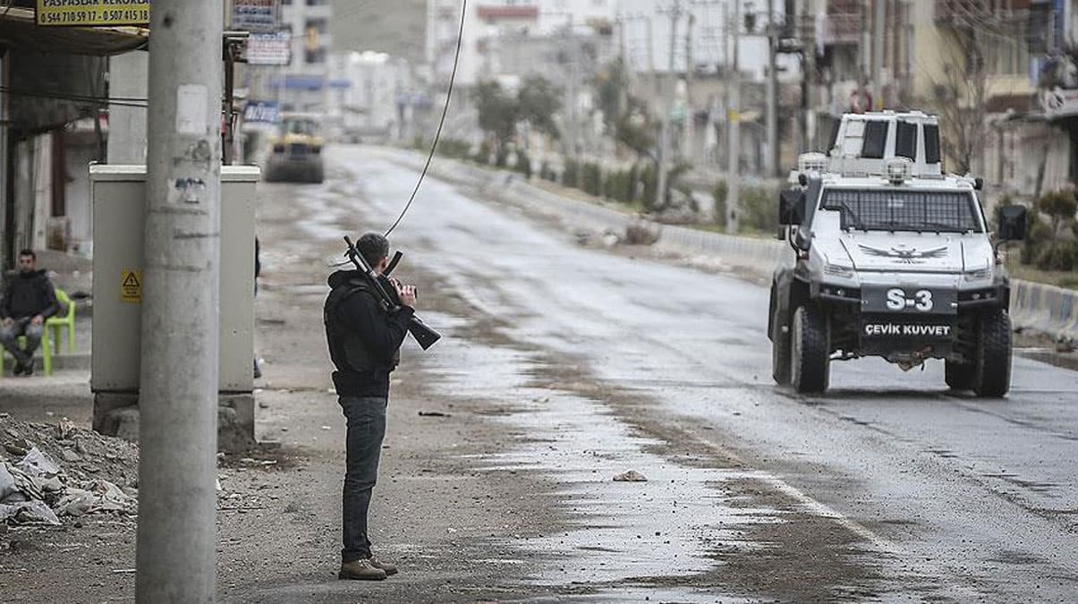 Bitlis'te soka�a ��kma yasa��