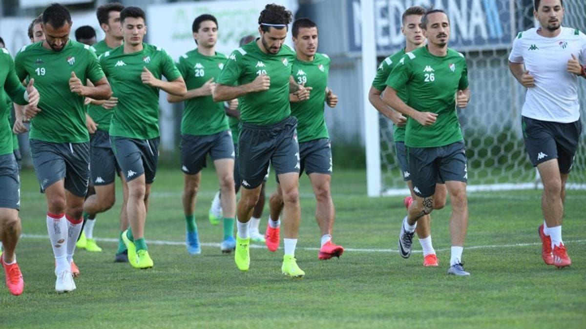 Bursaspor yeni sezonu 44 futbolcuyla aacak