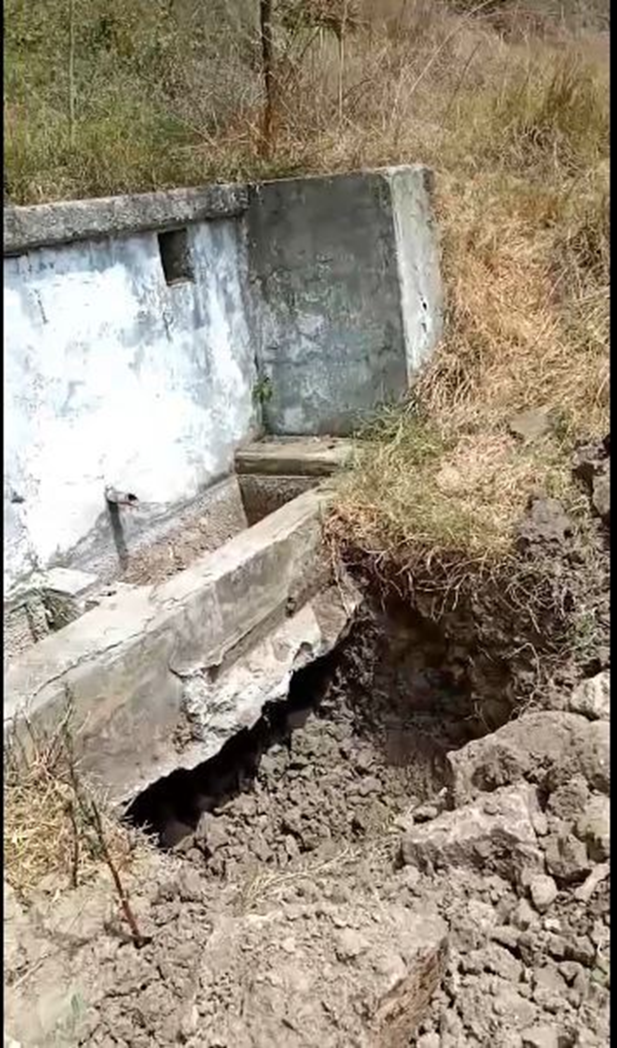 150 y�ll�k tarihi �e�mede define arad�lar vatanda�lar isyan etti: Para topra��n alt�nda de�il, yok �yle bedavadan hayat