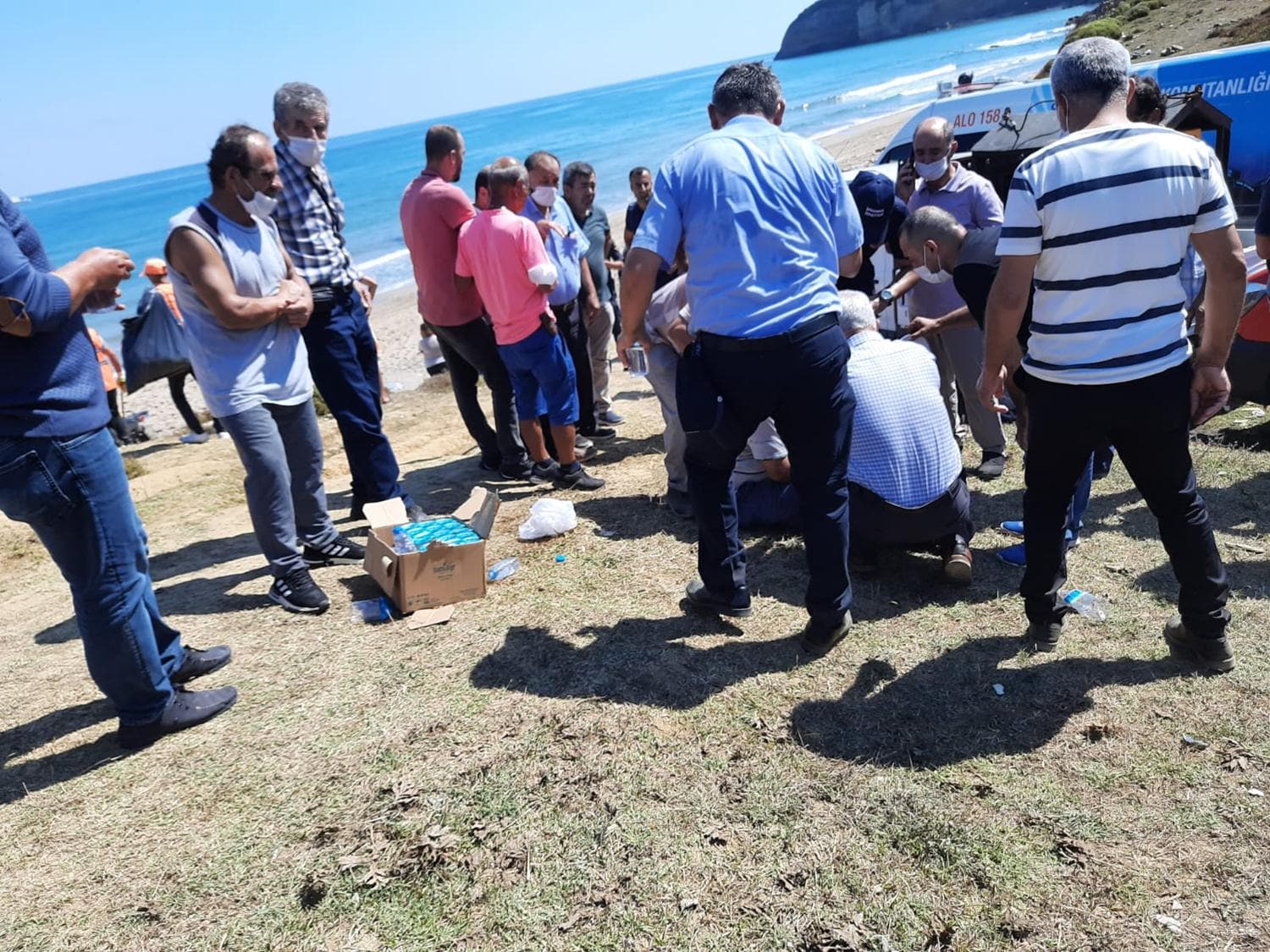 Ak�nt�ya kap�lan 11 ya��ndaki karde�ini kurtard�, di�eri i�in suya dald� ikisi de hayat�n� kaybetti