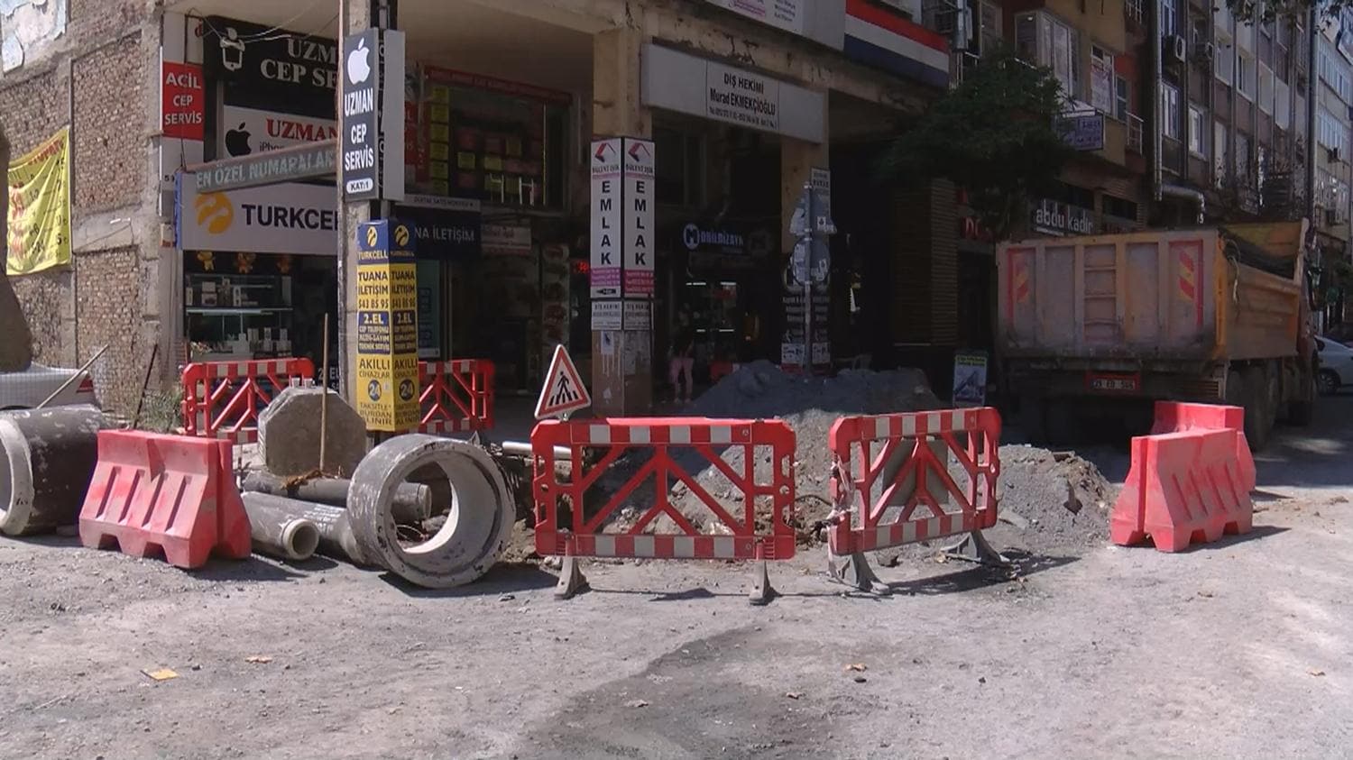 'Bitmeyen' alt yap� �al��mas� esnaf� isyan ettirdi