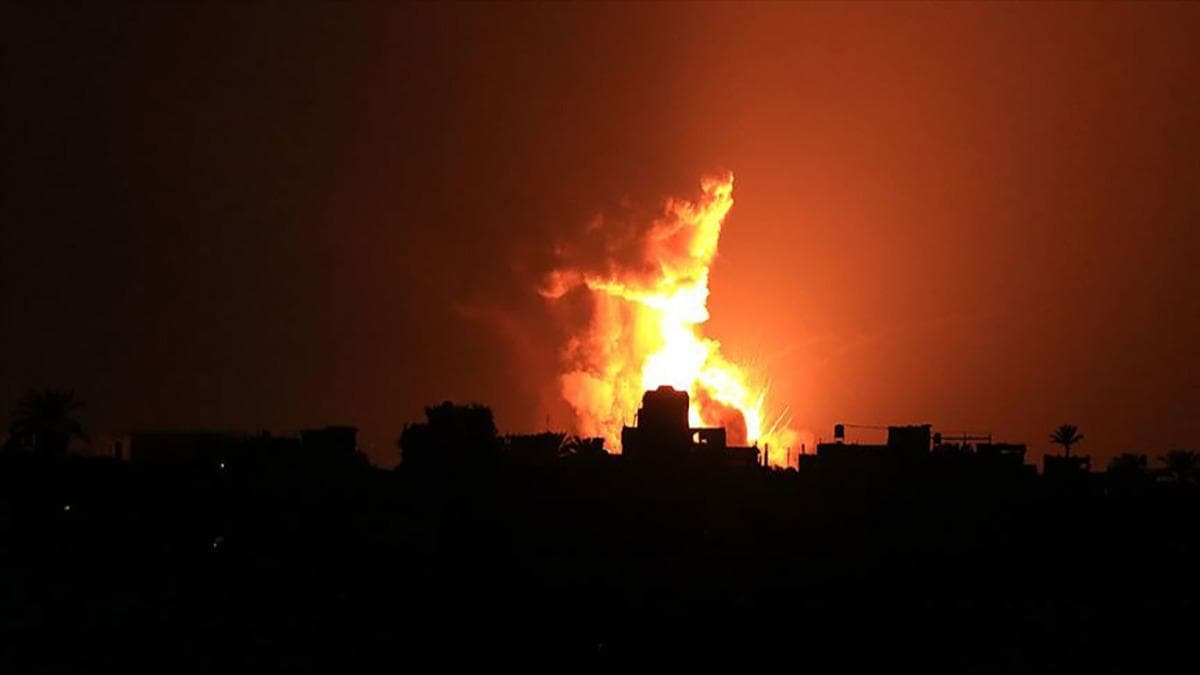 srail sava uaklarndan Gazze'ye hava saldrs