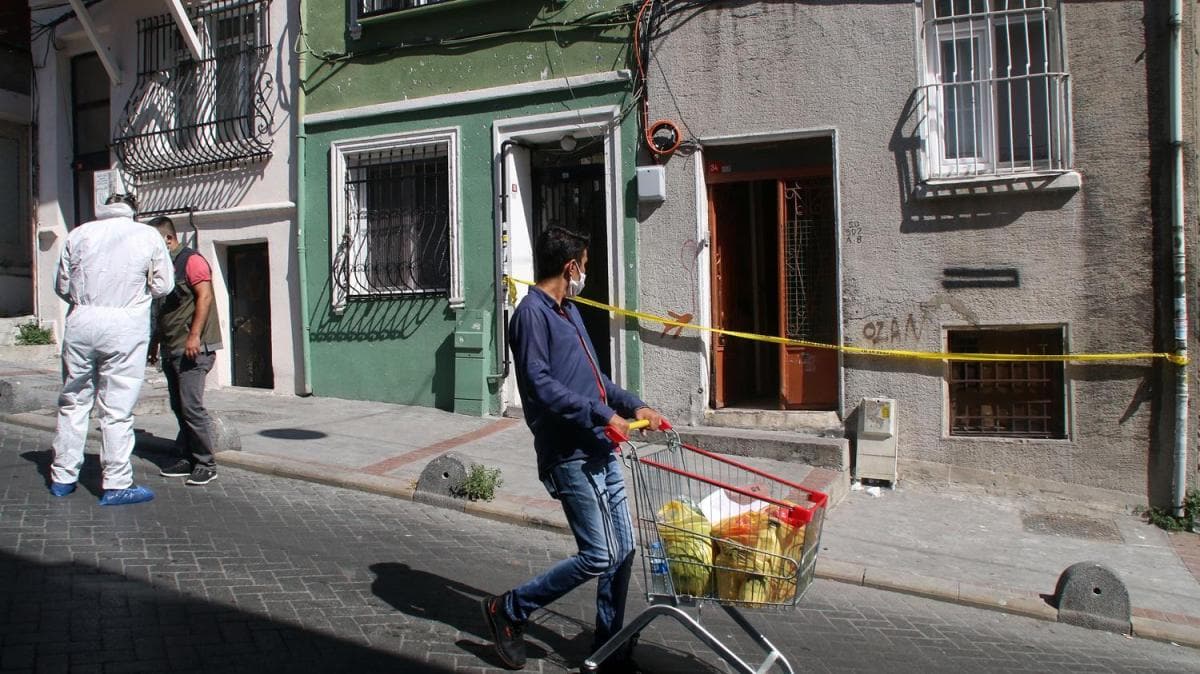 Komular ihbar etti! 70 yandaki adam evinde l bulundu 