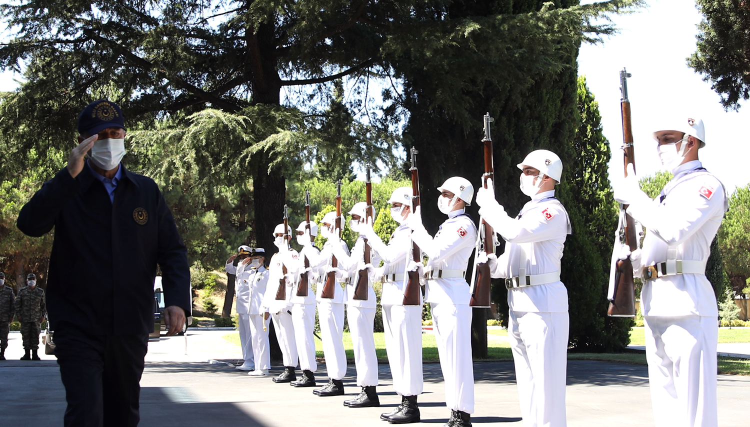 Bakan Akar ve TSK komuta kademesi Donanma'da