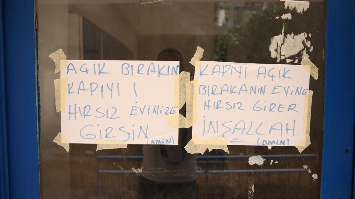 Komular uyarlarna kulak asmaynca ileden kt: ''Kapy ak brakann evine hrsz girsin. Amin''