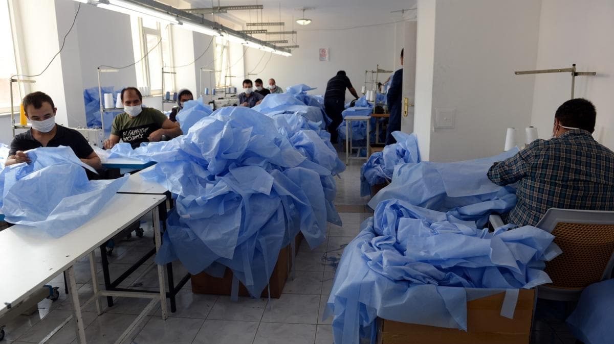 Koronavirsle mcadele iin retilen tulum ve nlkler Avrupa'ya ihra ediliyor