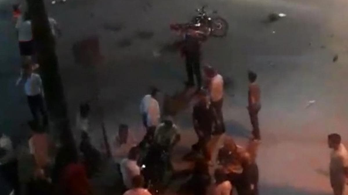 Motosiklet ile kamyonet arpt, bir kii hayatn kaybetti 