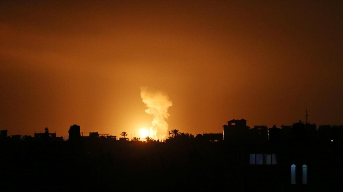 srail sava uaklarndan Gazze'ye hava saldrlar