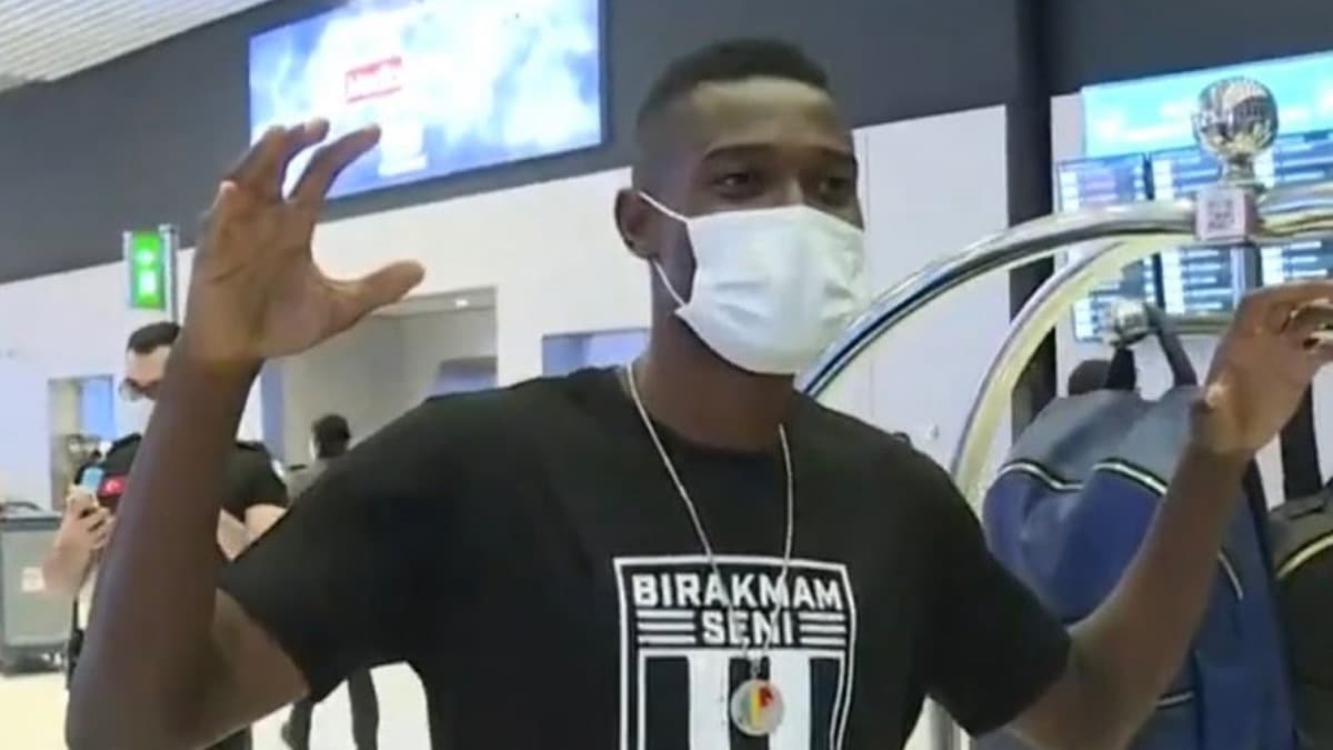 Mensah �stanbul'a indi! 'B�rakmam Seni' ti��rt� dikkat �ekti