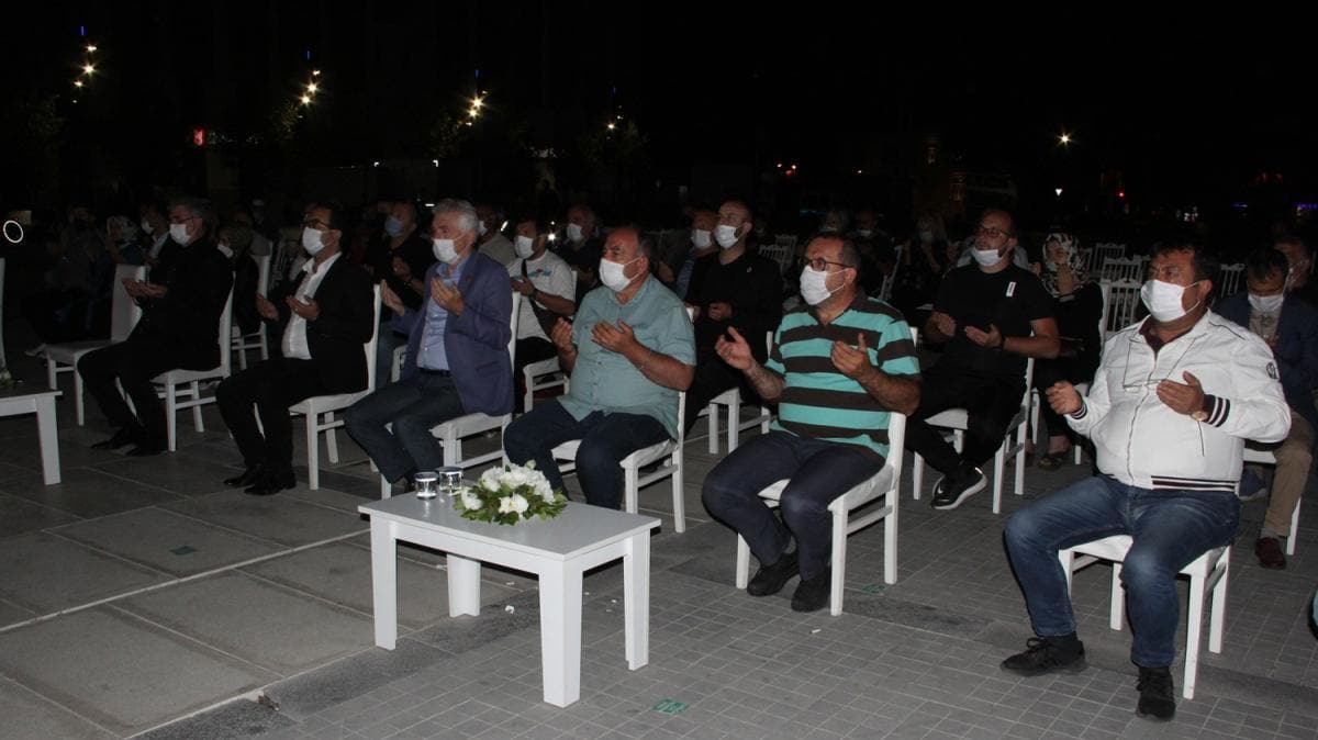 17 Austos Marmara Depremi'nde hayatn kaybedenler dualarla anld