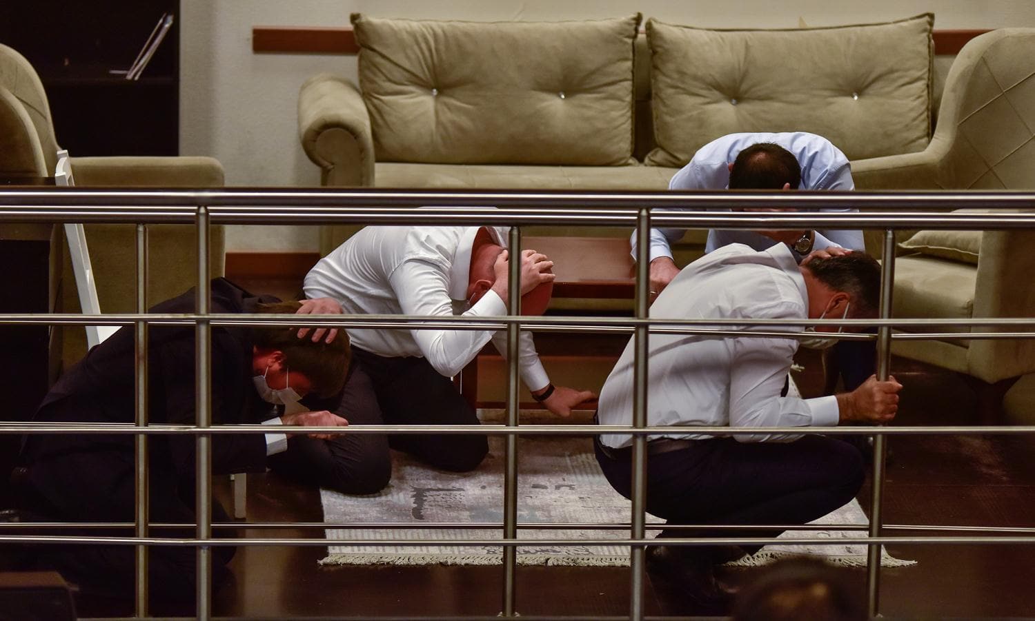 Bakanlar Soylu ve Kurum, 7.2 �iddetinde canland�r�lan deprem sim�lasyonunu deneyimledi