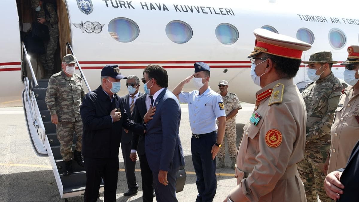 Milli Savunma Bakan Akar Libya'da 