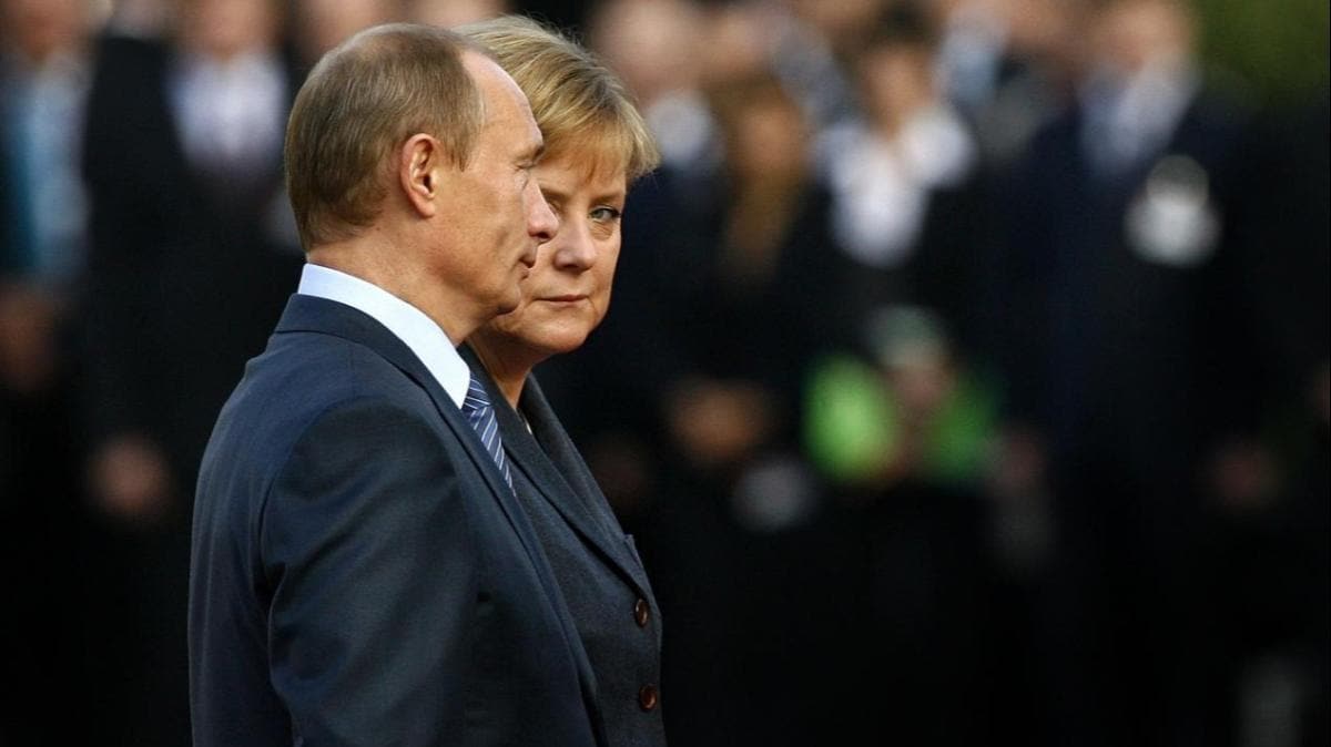 Merkel ve Putin Belarus'taki durumu grt