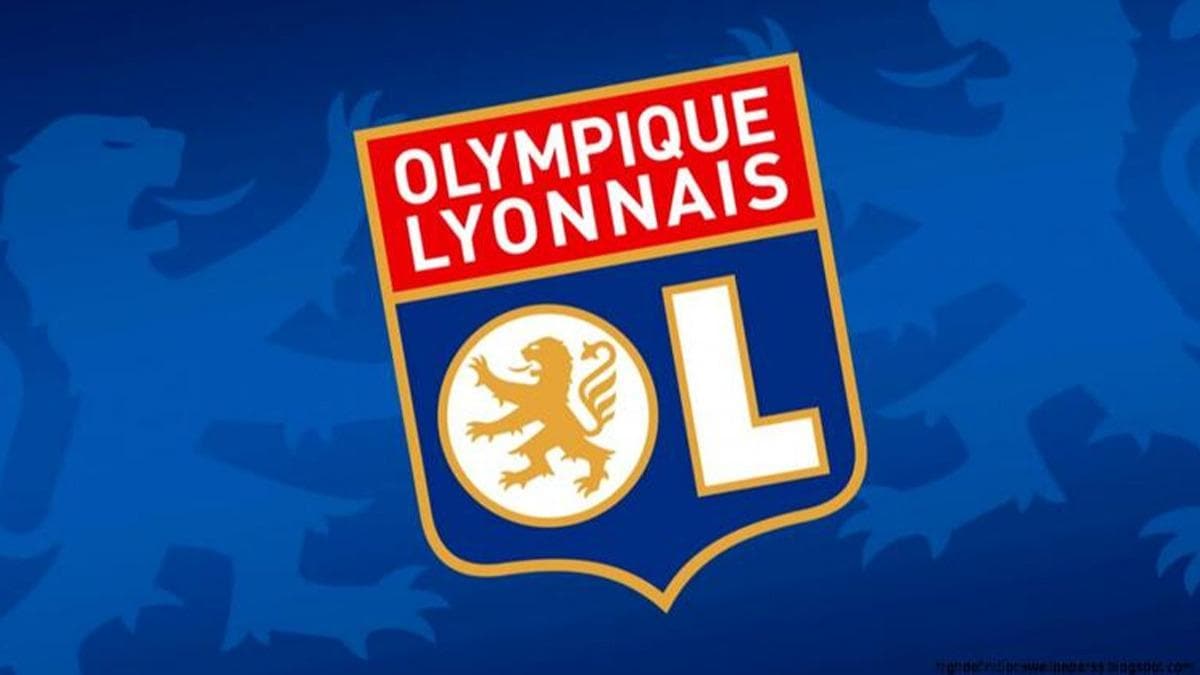 Olympique Lyon Cenk zkaar transferini aklad