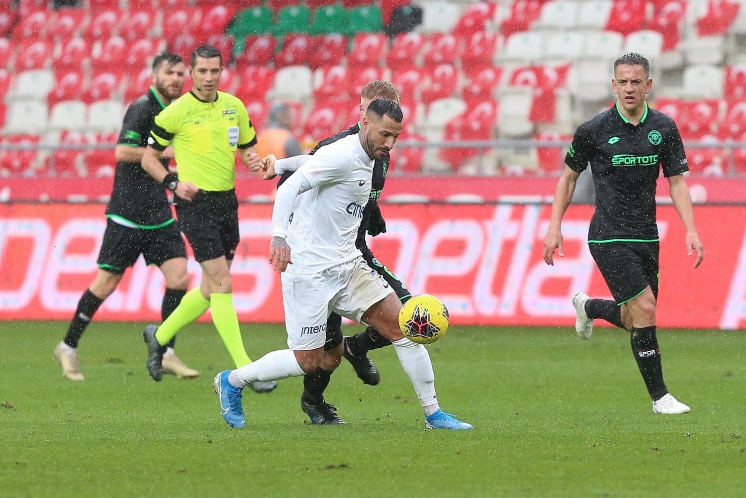 'Quaresma 750 bin euroya Altay'da' iddias�