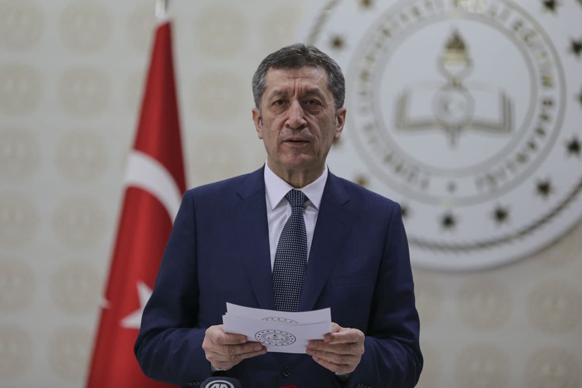 Bakan Sel�uk'tan y�z y�ze e�itim a��klamas�