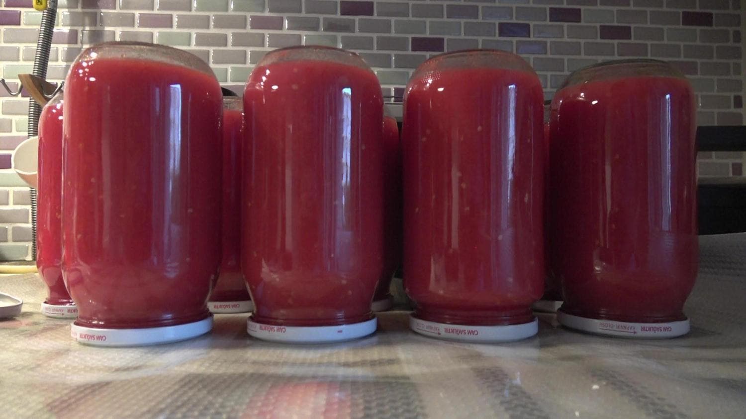 Domates konservelerinde b�y�k tehlike: Kapakta �i�kinlik olu�mu�sa...