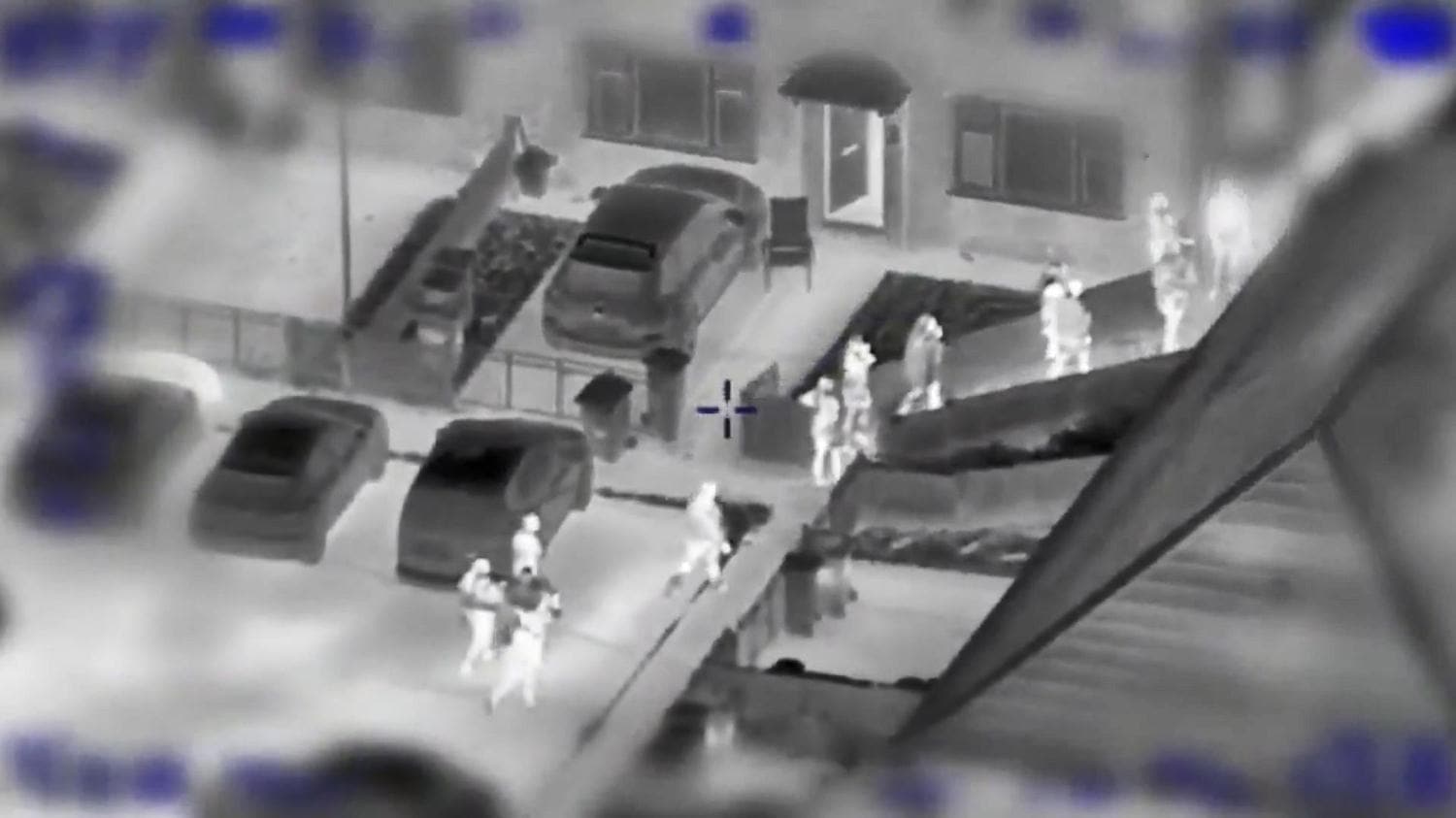 �ngiltere'de 200 ki�inin kat�ld��� Kovid-19 partisi termal kamerayla g�r�nt�lendi