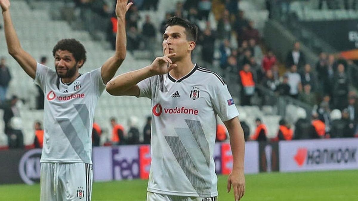 Necip Uysal'dan 3 yllk imza