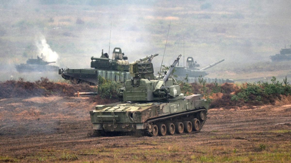 Fzeler, HA'lar, tanklar... Lukaenko orduyu snra yd: Sert bir direnile karlaacaklar