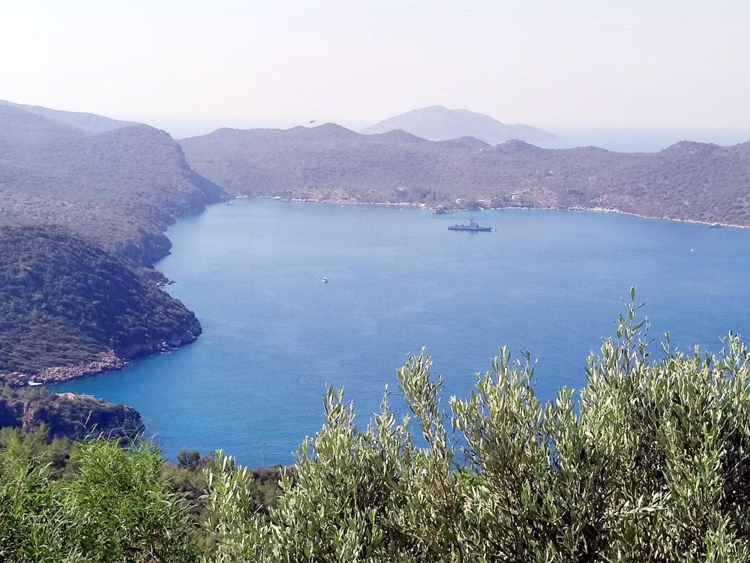 T�rk f�rkateyni Ka�'ta, Yunan f�rkateyni Meis �n�nde bekliyor: Askeri helikopterler de al�ak u�u� yapt�