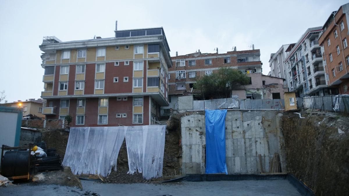 Gaziosmanpaa'da korku dolu anlar: Bir bina tahliye edildi