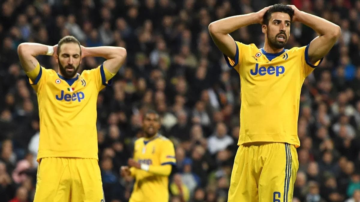 Juventus'ta Khedira ve Higuain'in szlemeleri feshediliyor
