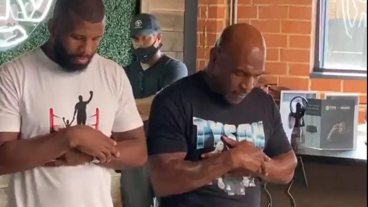 Mike Tyson'un namaz kld video sosyal medyaya damga vurdu