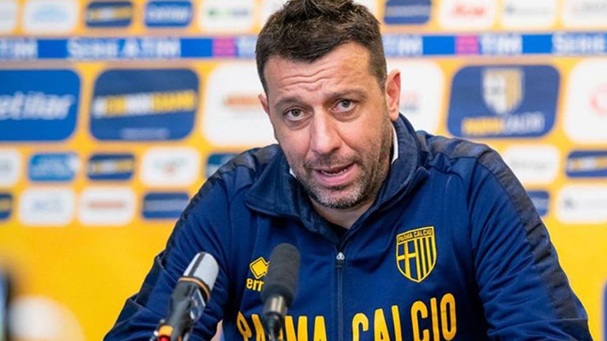 Parma, Roberto D'Aversa ile yollar� ay�rd�