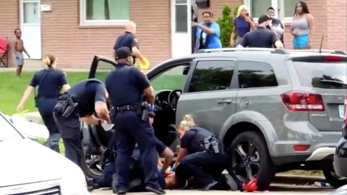ABD polisi uslanmyor: Bir siyahiyi arkadan vurdu