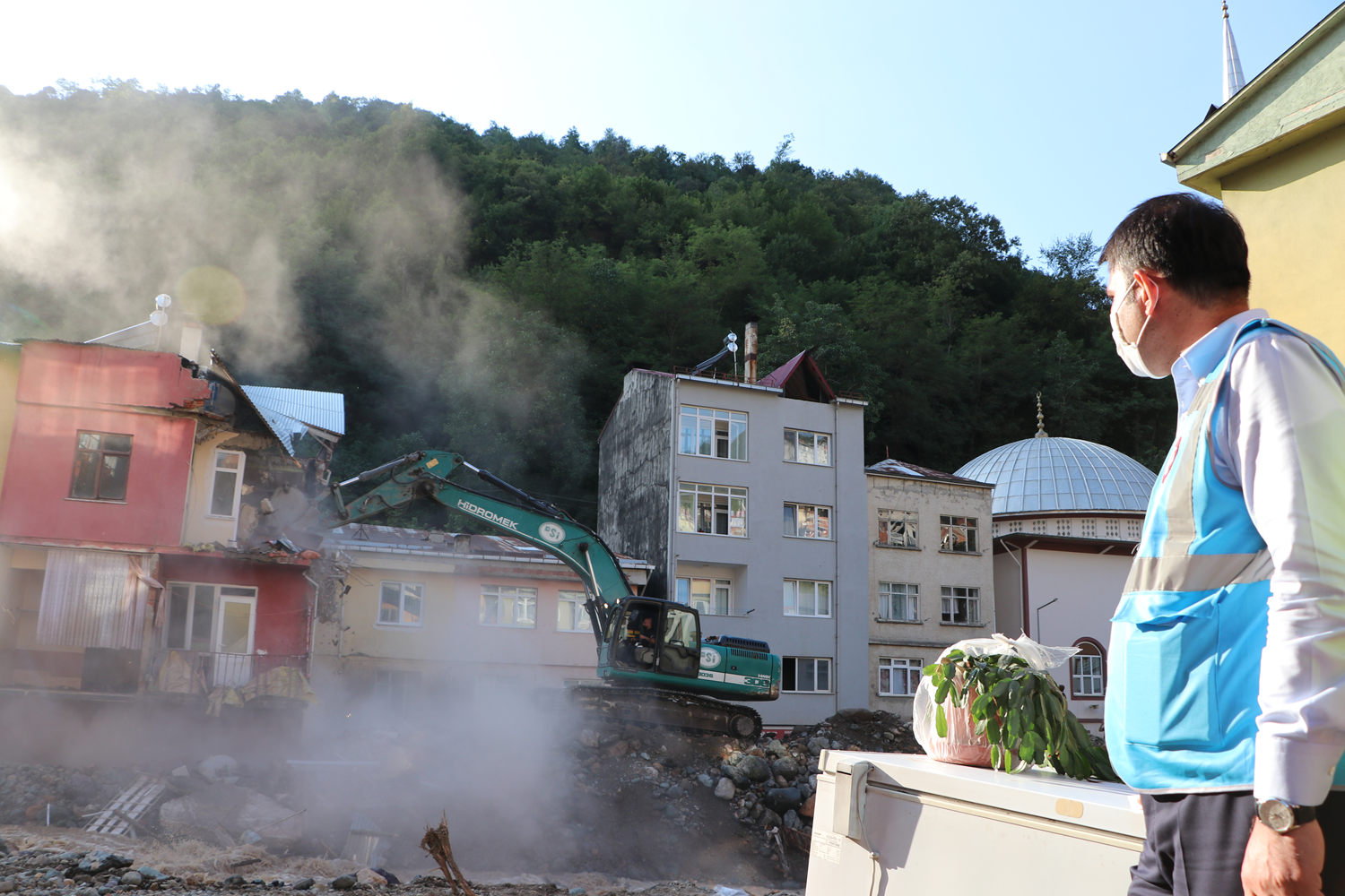 Bakan Kurum, Giresun'da afetzedelerle g�r��t�