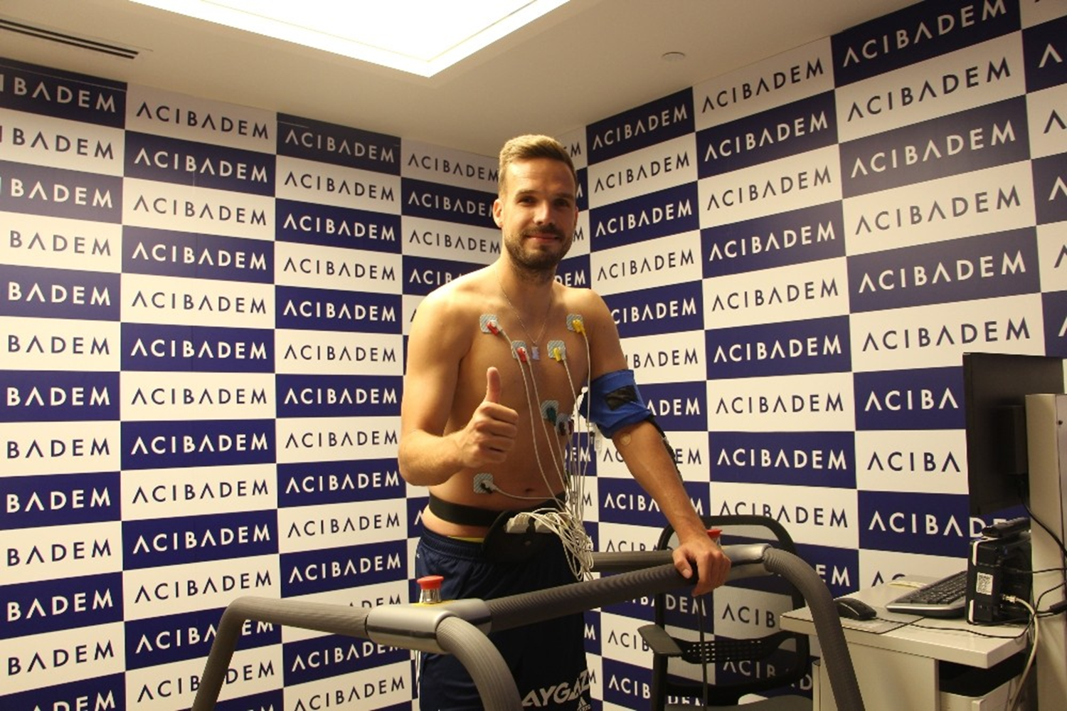 Filip Novak ve Sinan G�m��'e sa�l�k kontrol�