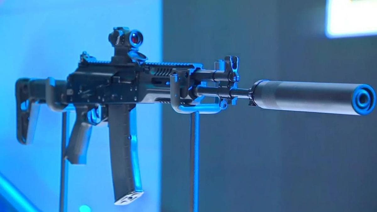 Kalanikov, yeni AK-19 saldr tfeini ve ilk akll tfei MP-155'i tantt