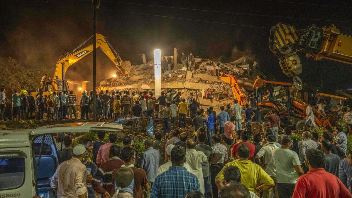 Hindistan'da 5 katl bina kt: 45 dairenin bulunduu binann enkazndan 60 kii kurtarld