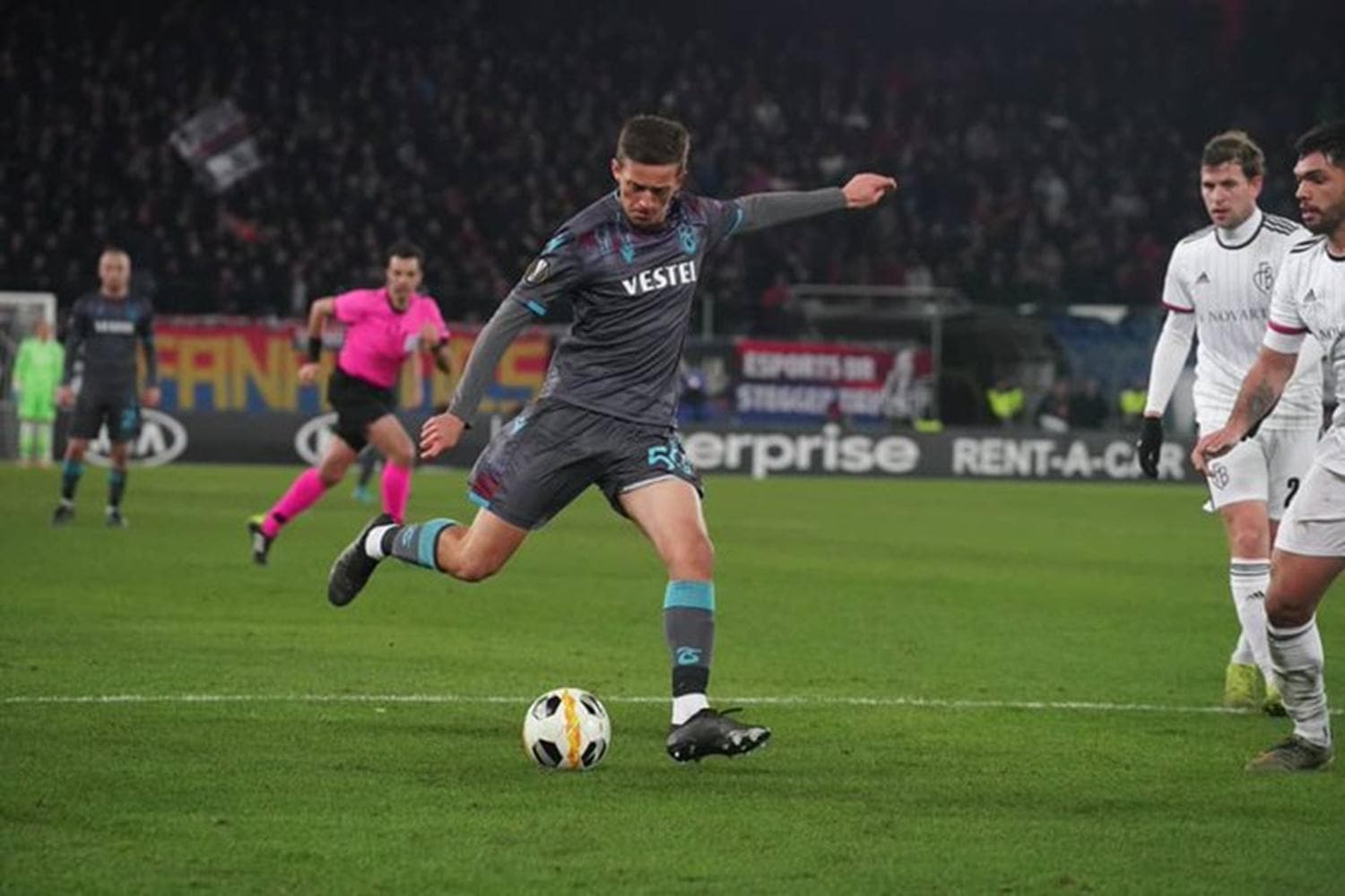 Lille �imdi de Serkan Asan'�n pe�inde