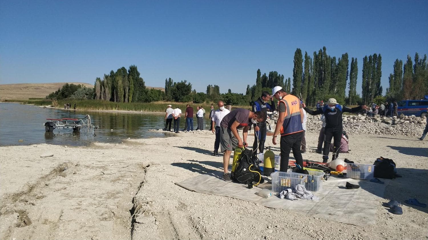 K�z�l�rmak'a giren 2 karde�ten biri kayboldu