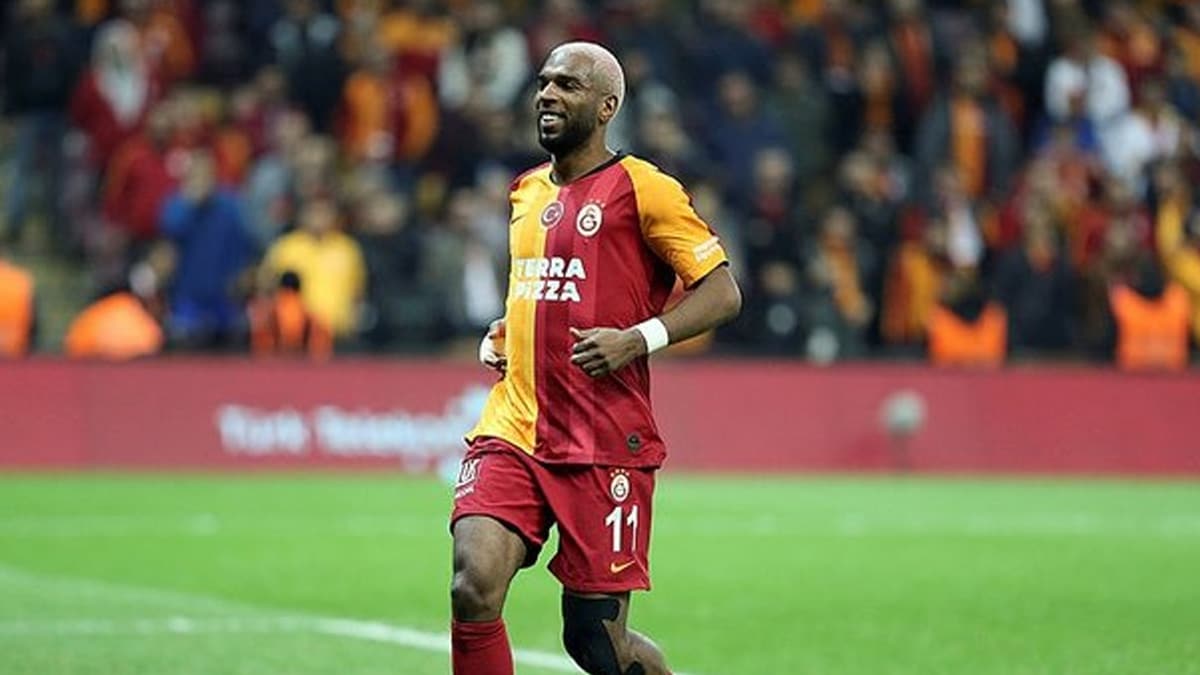 Ryan Babel'den Messi'ye s�rpriz davet