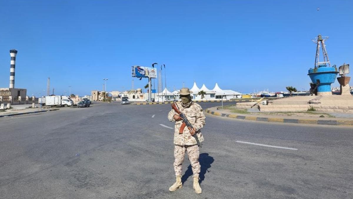 Libya'da Kovid-19 nedeniyle sokaa kma yasa