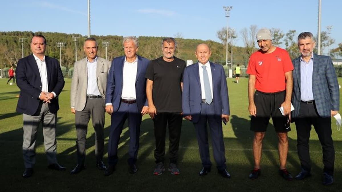 Nihat �zdemir ve �enol G�ne�'ten T�rkiye �mit Milli Tak�m�'na ziyaret