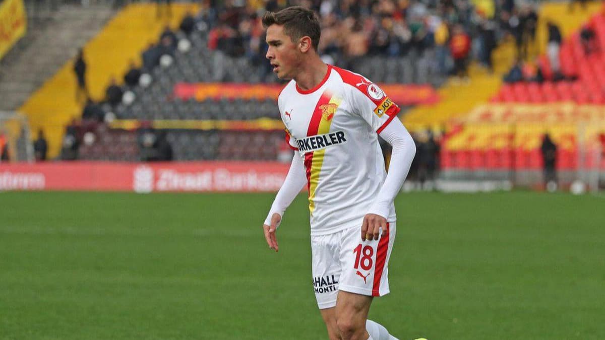 Acun Il�cal� gen� yetene�in pe�inde