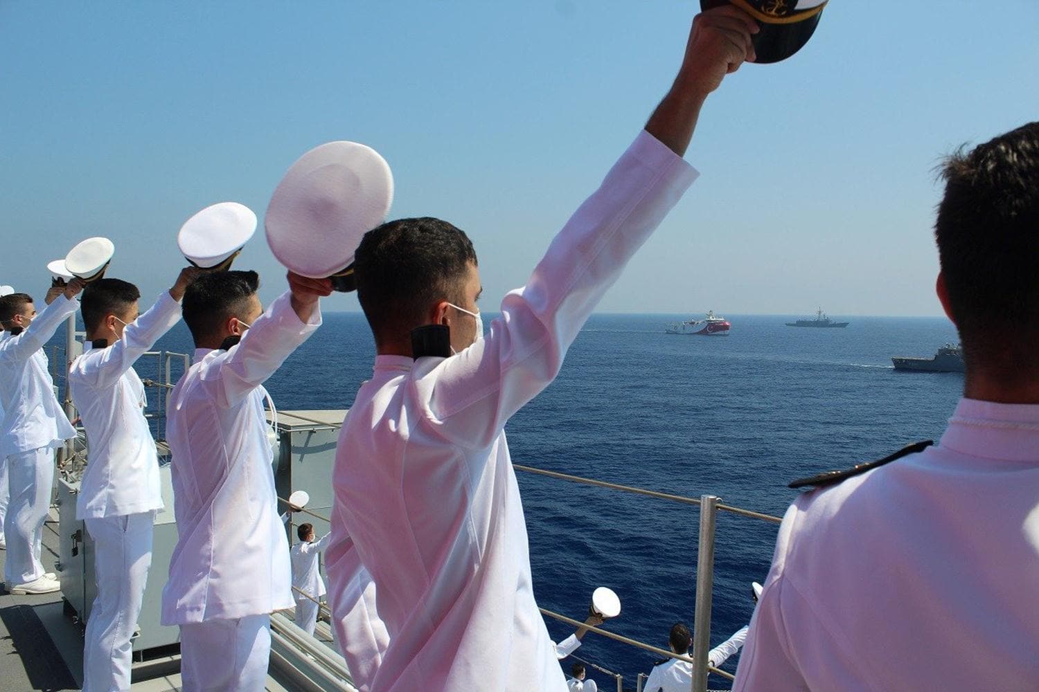 Deniz Harp Okulu ��rencileri TCG Gelibolu ve 1 deniz karakol u�a�� ile e�itim icra etti