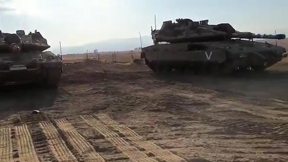 Golan'da ailelerin bulduu terk edilmi tanklar srail'i kartrd!