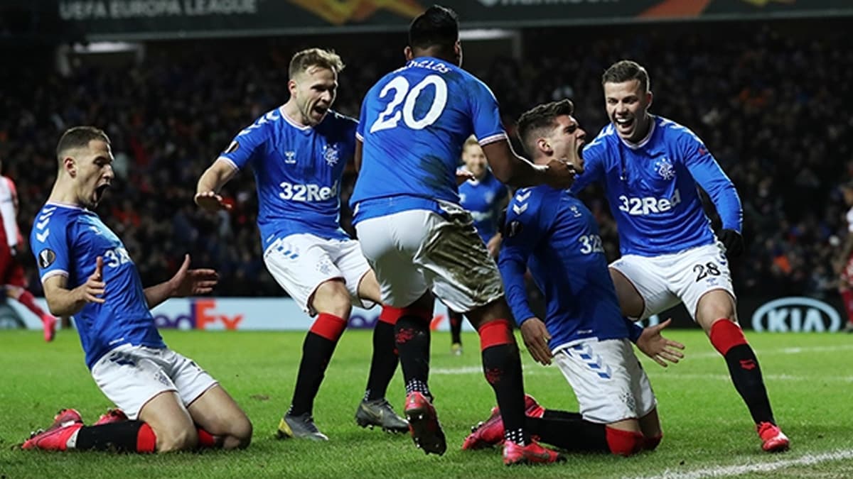 Rangers, Celtic'in 114 y�ll�k rekorunu yakalad�