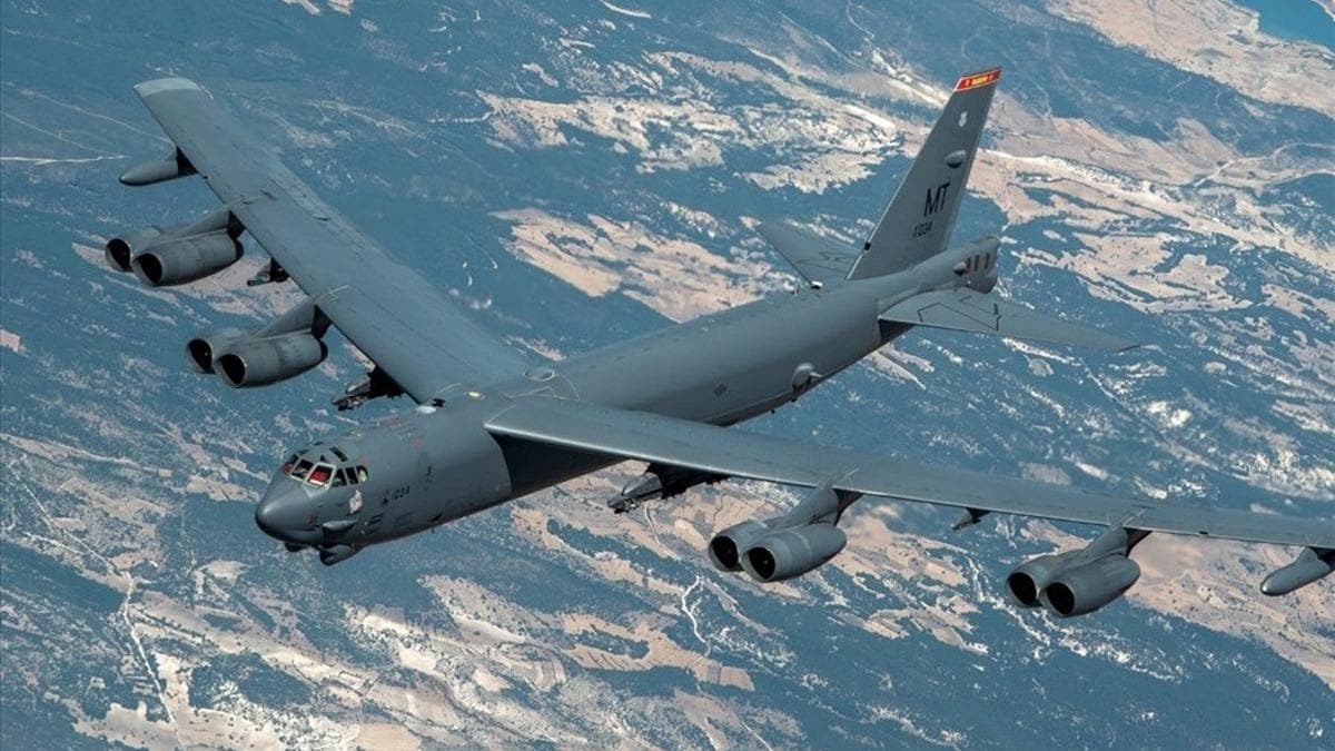 Amerikan B-52 bombardman uana Karadeniz zerinde iki Rus jetinden nleme
