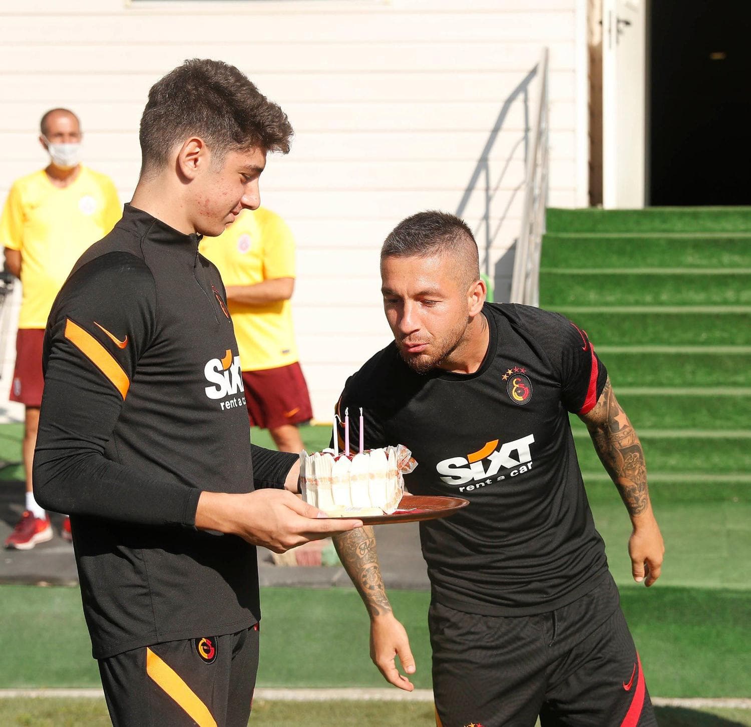 Galatasaray'dan Adem B�y�k'e do�um g�n� s�rprizi