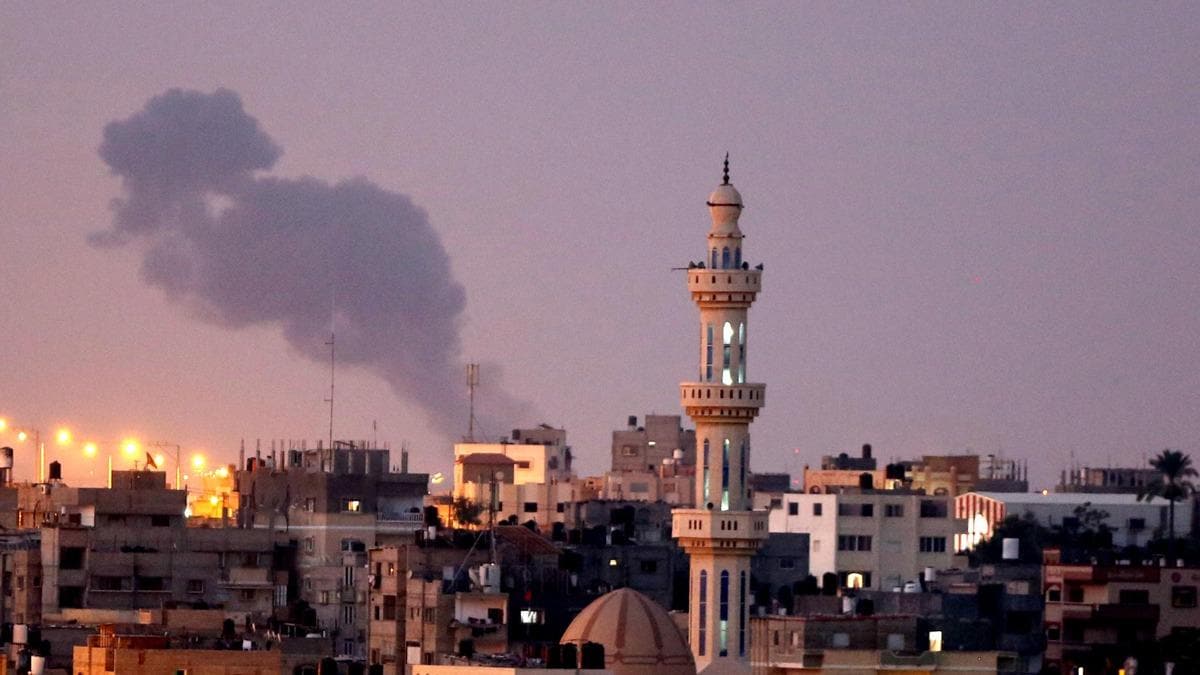 srail, Gazze'de Hamas'a ait baz noktalar vurdu